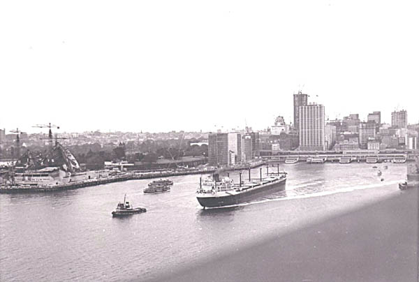 Vessel entering Sydney harbour